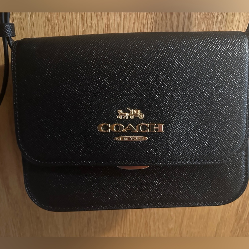 Coach purse, never been used.